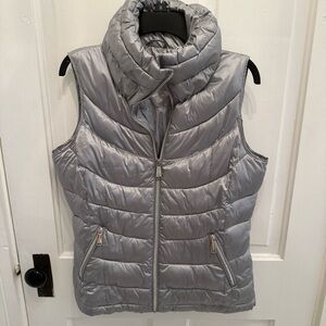 Calvin Klein Women's Medium Silver Puffer Vest Quilted Luxurious